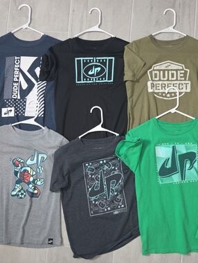 Dude Perfect Youth Large T-shirts
